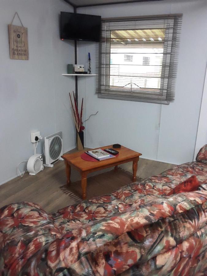 Nadine'S Self-Catering Accommodation สตอร์มริเวอร์ ภายนอก รูปภาพ