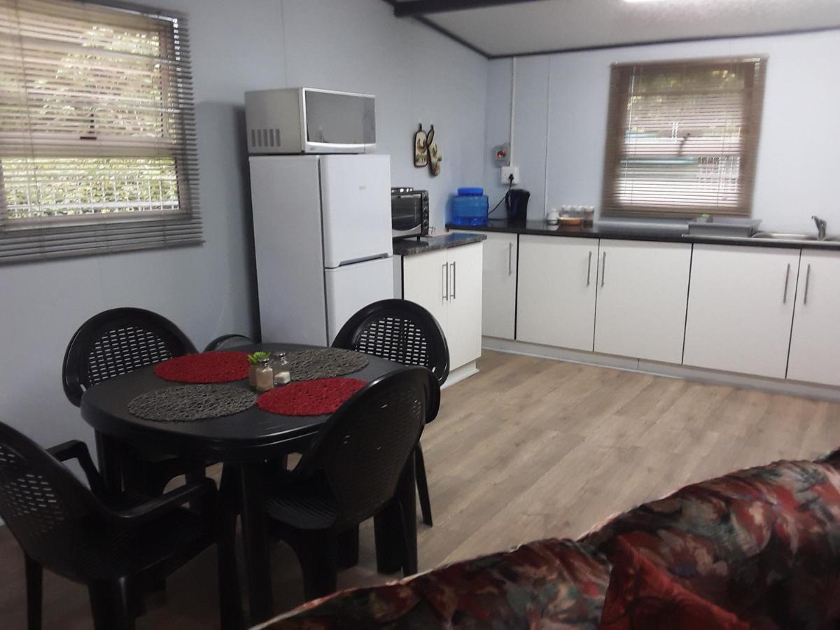 Nadine'S Self-Catering Accommodation สตอร์มริเวอร์ ภายนอก รูปภาพ